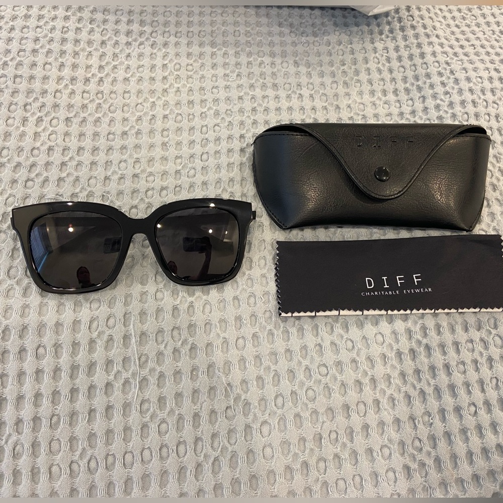 DIFF Bella Polarized Sunglasses Black